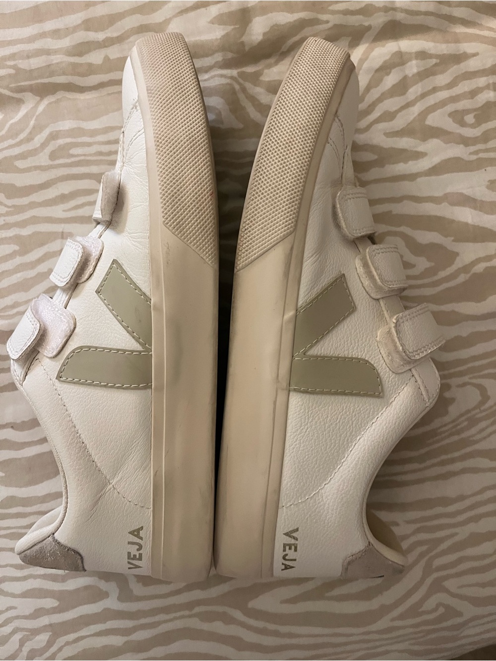 Veja Off-White Velcro Low-Top Sneakers - Picture 3 of 8